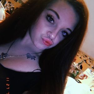 Meet your Posher, Caitlin